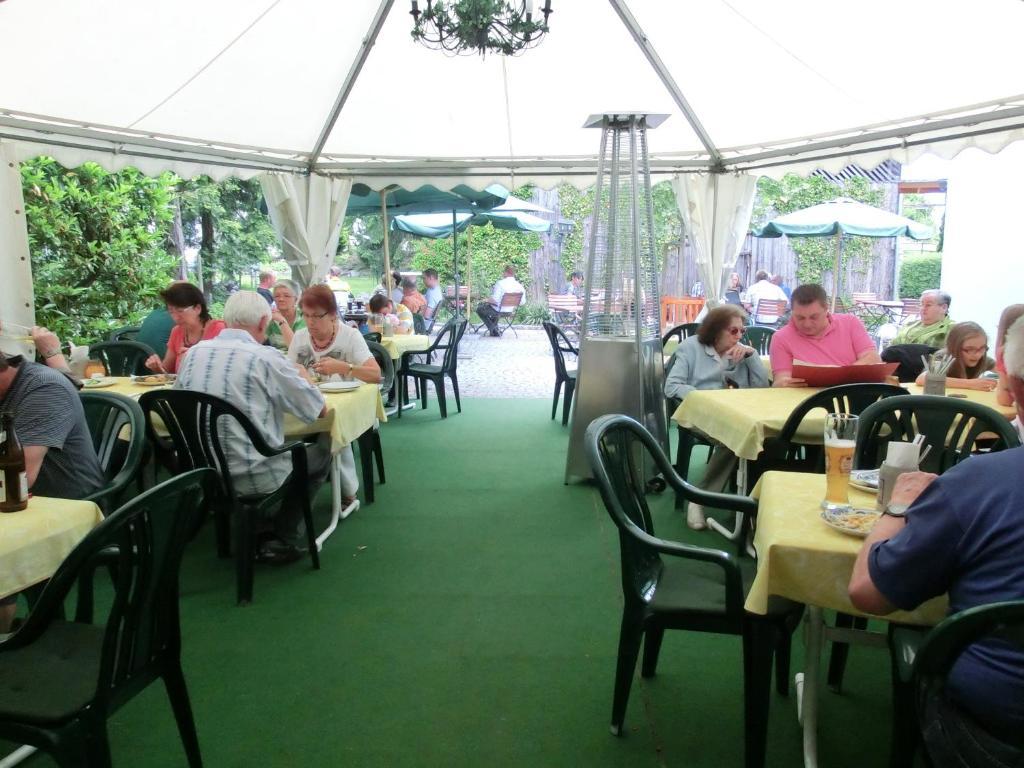 Landgasthof - Hotel Zum Stern Linden  Ngoại thất bức ảnh