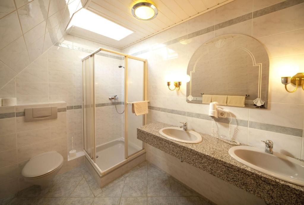 Landgasthof - Hotel Zum Stern Linden  Ngoại thất bức ảnh