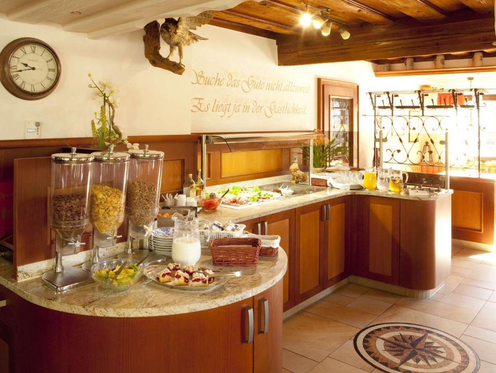 Landgasthof - Hotel Zum Stern Linden  Ngoại thất bức ảnh